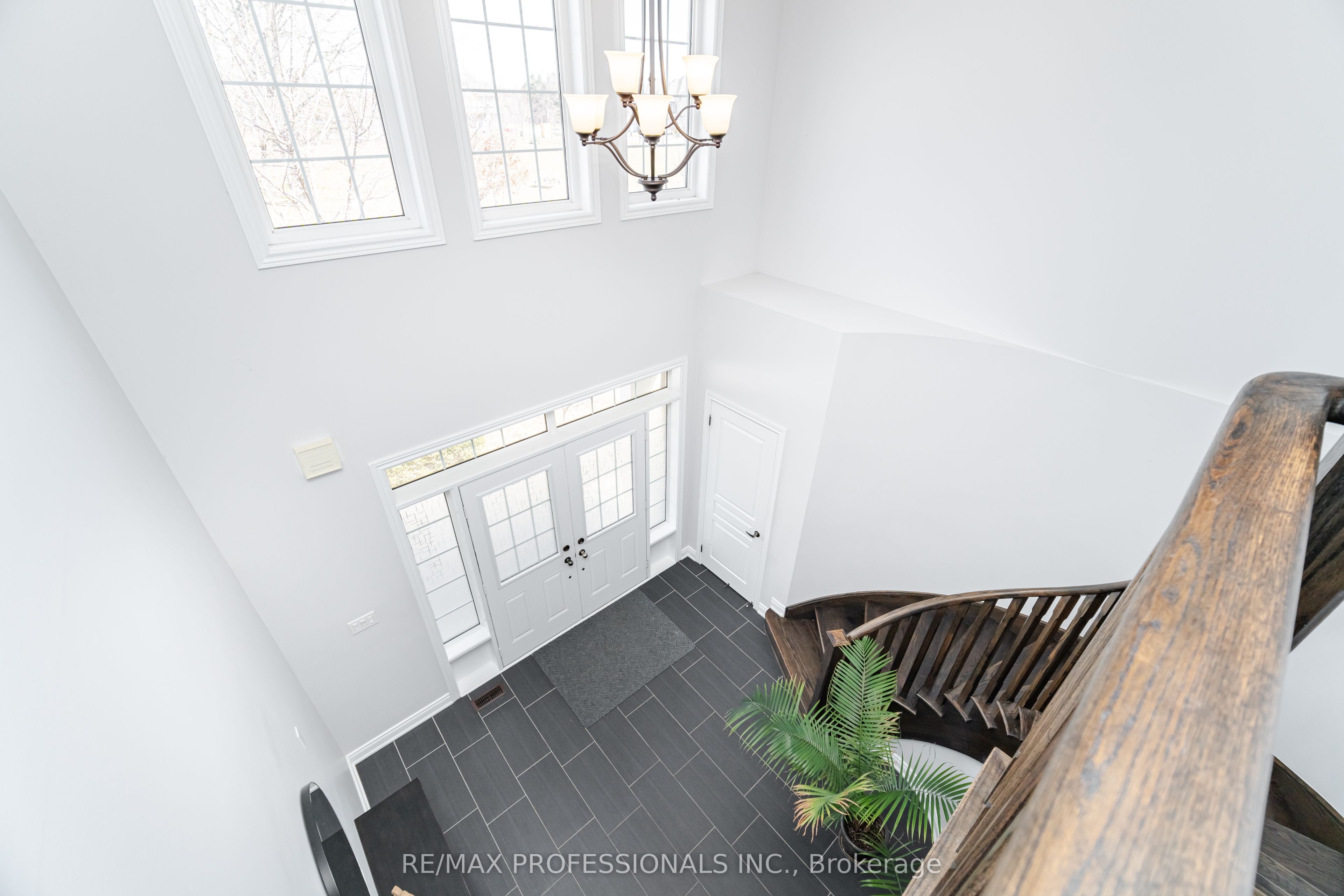 35 Lampman Crescent