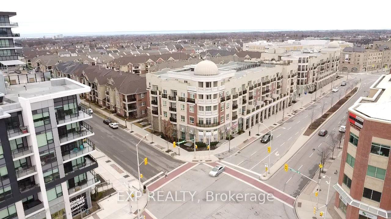 3 Bedrooms Condo at 216 Oak Park, Oakville For sale