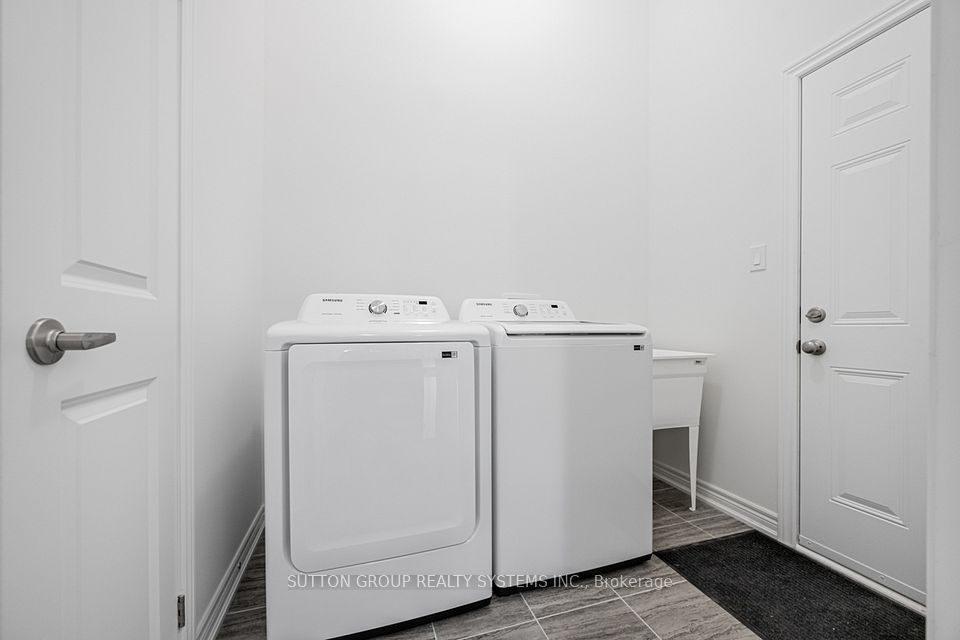 https://trreb-image.ampre.ca/k1vz3iaIRKj8Jz_J3MpwenWM4cM3RV6rELQW3L2HeU8/rs:fit:960:960/wm:.5:so:0:50:.4/wmsh:10/wmt:PHNwYW4gZm9yZWdyb3VuZD0nd2hpdGUnIGZvbnQ9JzY4Jz5TVVRUT04gR1JPVVAgUkVBTFRZIFNZU1RFTVMgSU5DLiwgQnJva2VyYWdlPC9zcGFuPg/L3RycmViL2xpc3RpbmdzLzQwLzc0LzE3LzYyL3AvNzVhZjQxYzMtYzczMC00NmM0LWJiNDEtMzRiZTE1OWExMDg2LmpwZw.jpg