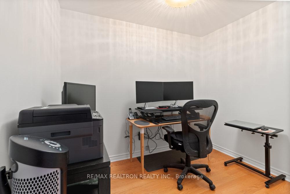 3 Bedrooms Condo at 250 Wellington, Toronto For sale