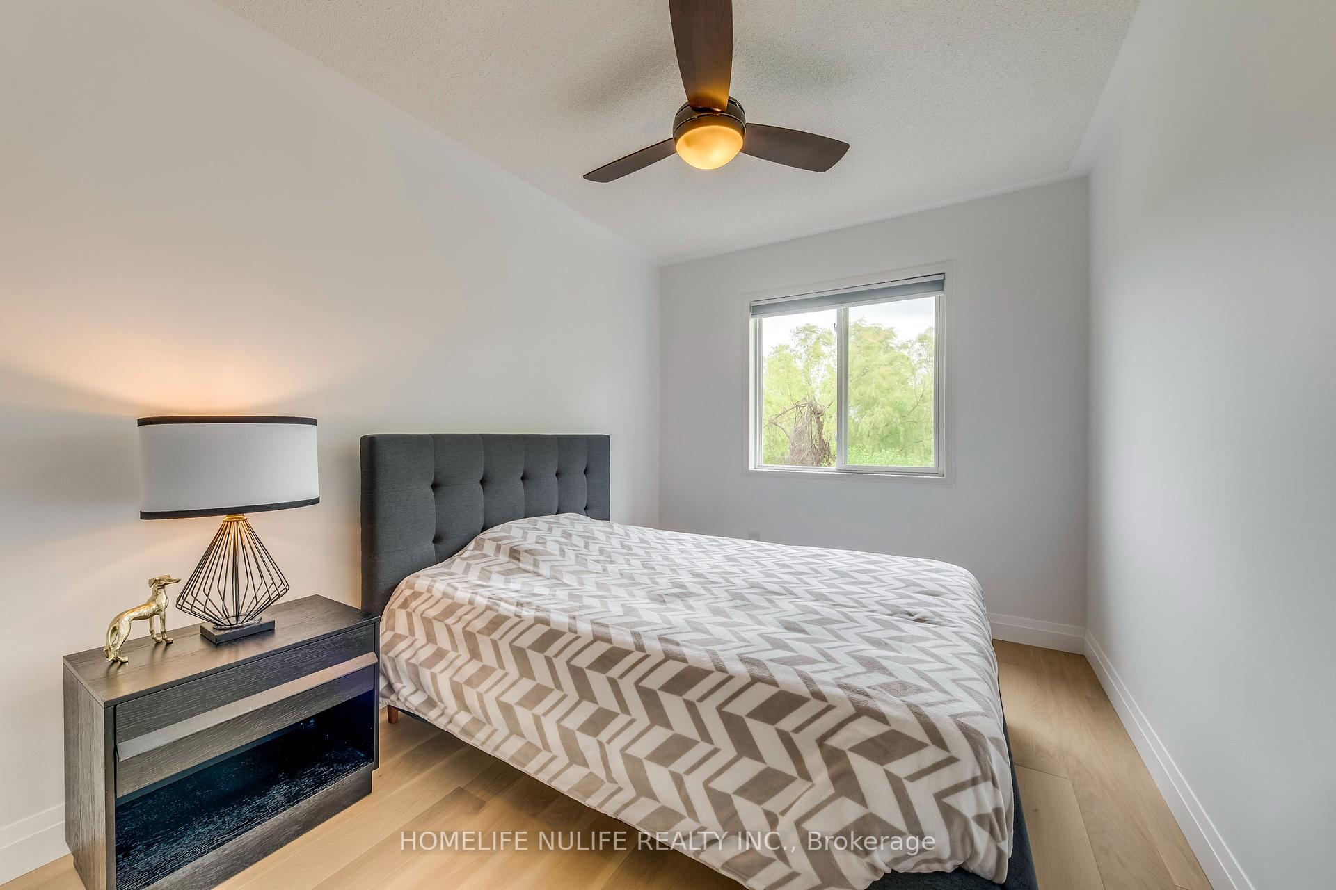 3 Bedrooms Condo at 7284 Bellshire, Mississauga For sale