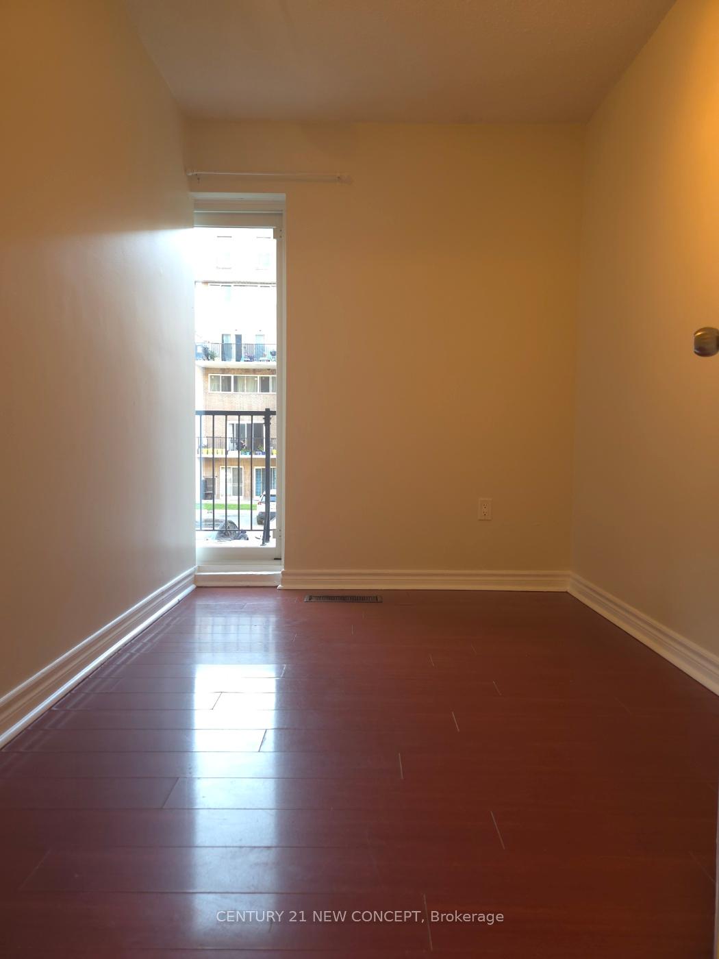 5 Bedrooms Condo at 165 Cherokee, Toronto For sale