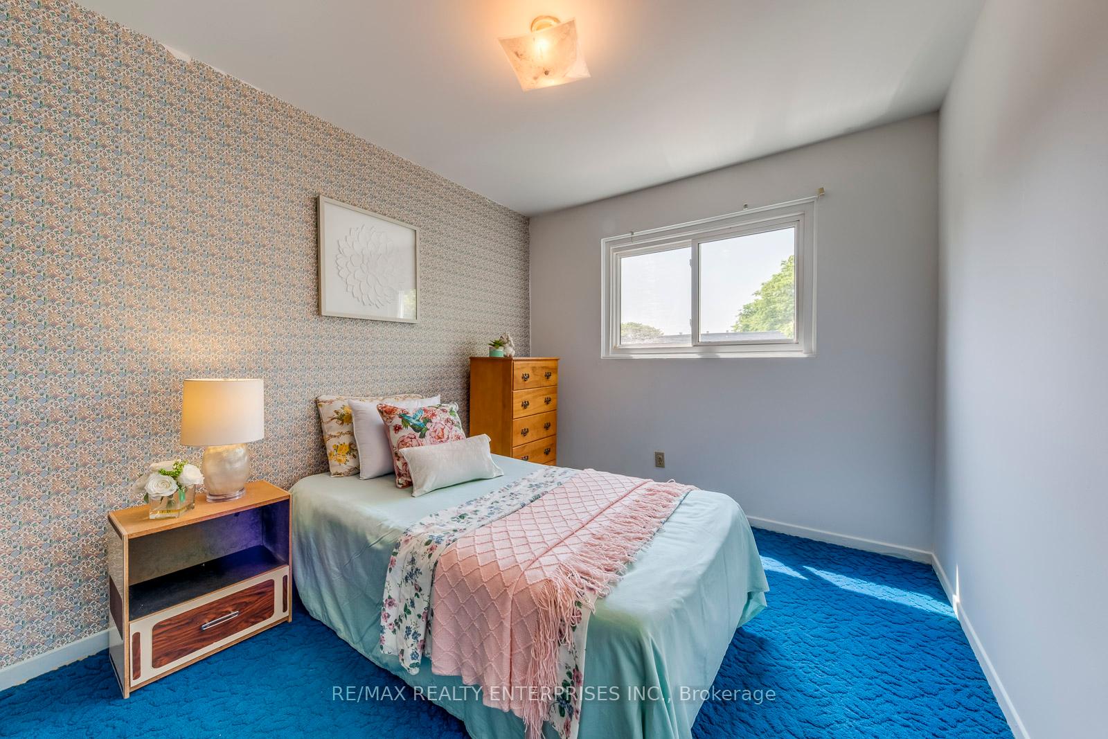 3 Bedrooms Condo at 2315 Bromsgrove, Mississauga For sale