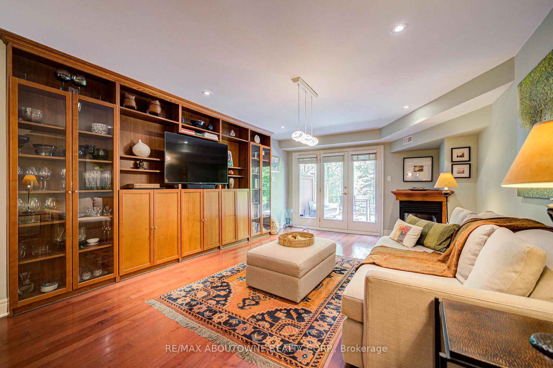 2 Bedrooms Condo at 1169 Dorval, Oakville For sale