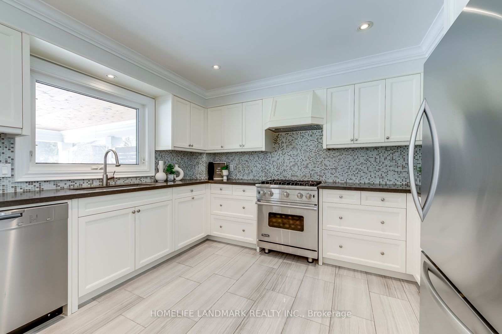 503 BLENHEIM Crescent