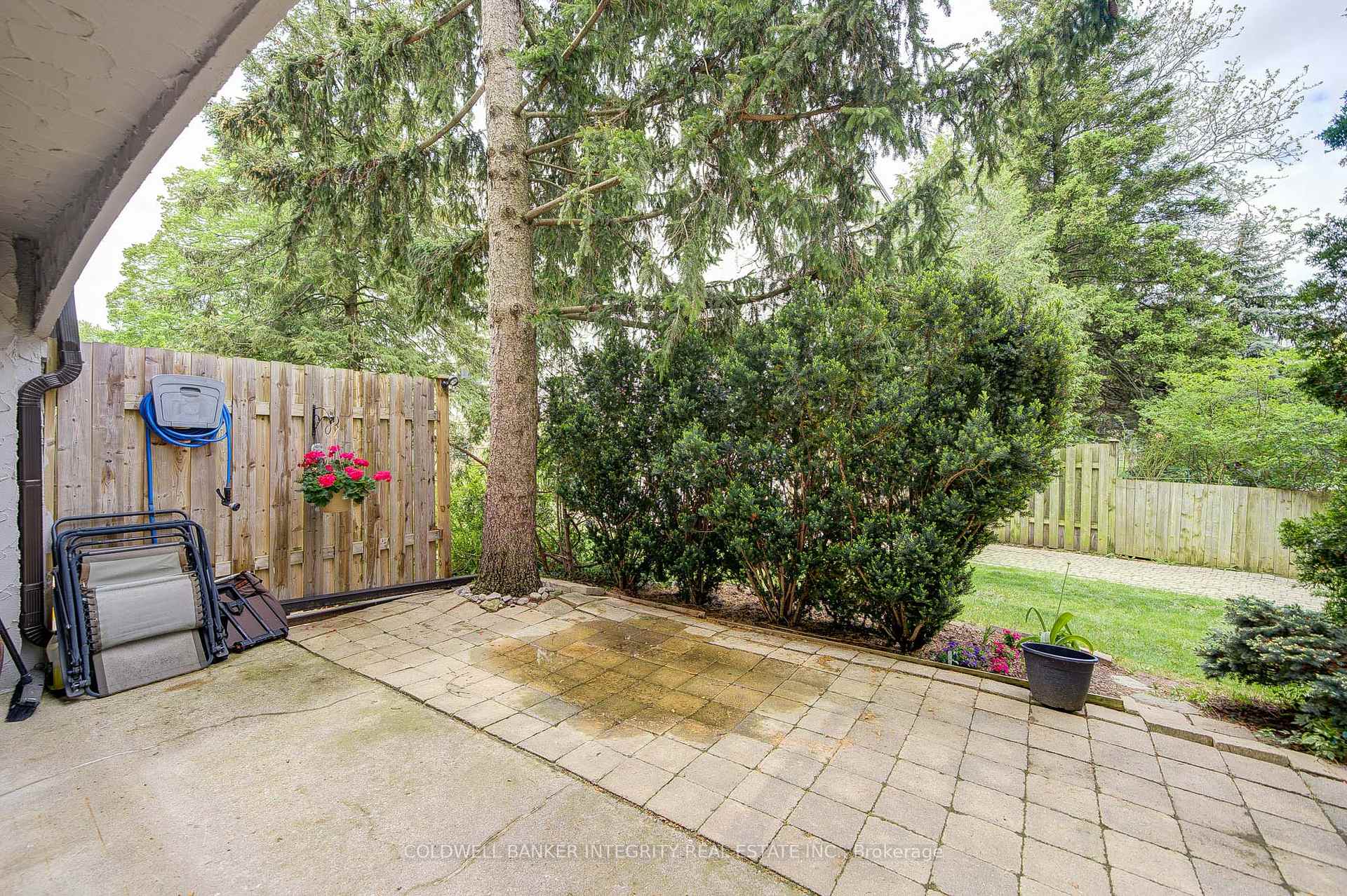 3 Bedrooms Condo at 1036 Falgarwood, Oakville For sale