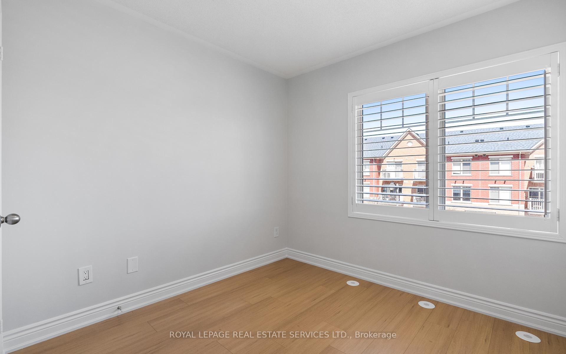 4 Bedrooms Condo at 5025 Ninth, Mississauga For sale