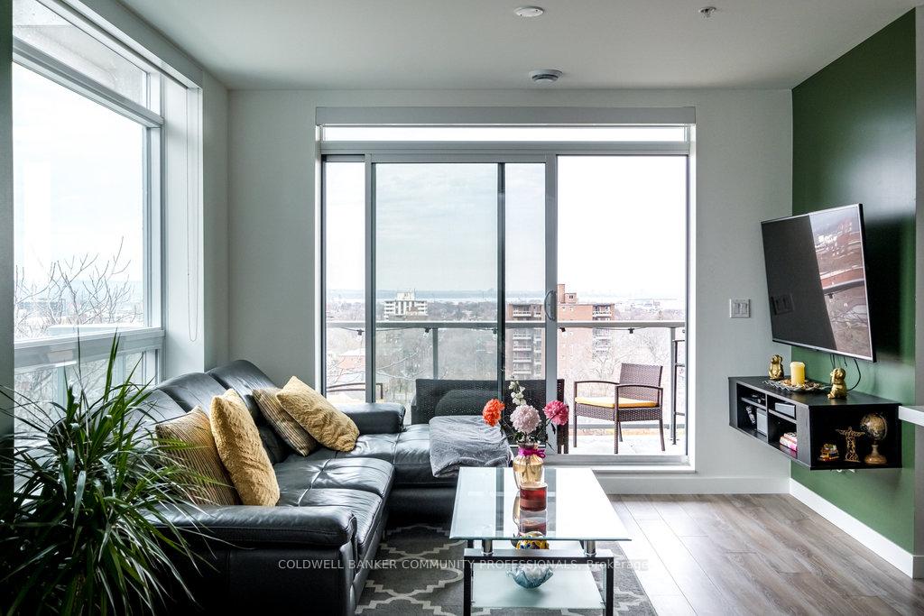2 Bedrooms Condo at 467 Charlton, Hamilton For sale
