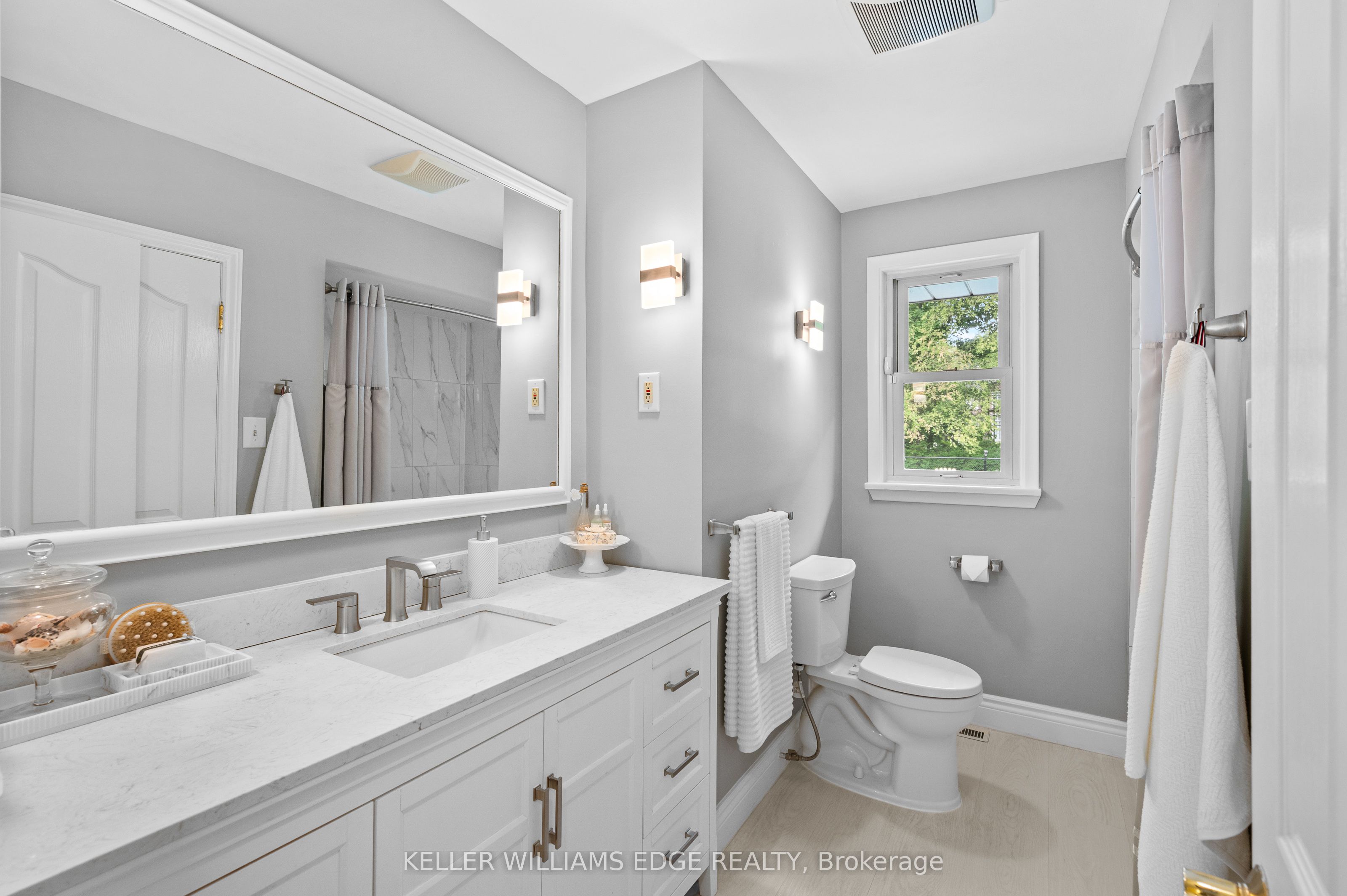 1589 Crediton Parkway