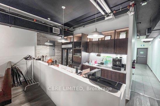 556 Yonge Street, #2nd Floor