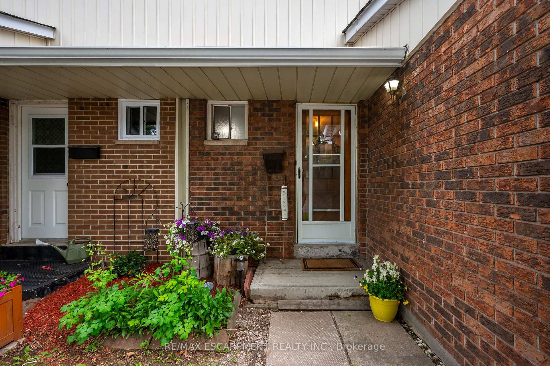3 Bedrooms Condo at 5017 Pinedale, Burlington For sale