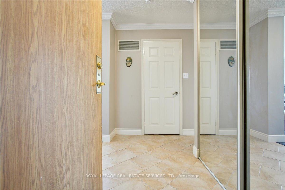 2 Bedrooms Condo at 1360 Rathburn,  Mississauga For sale