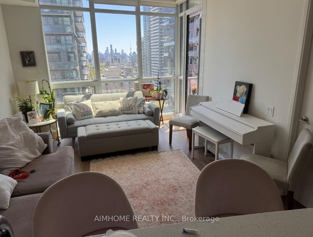 2 Bedrooms Condo at 30 Roehampton, Toronto For sale