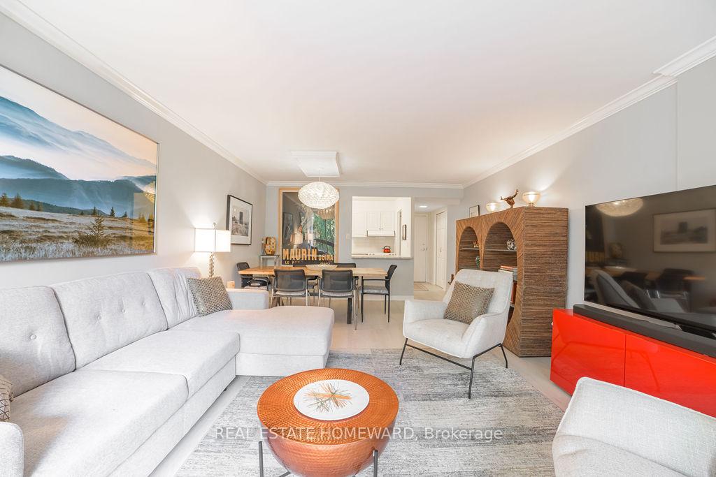 3 Bedrooms Condo at 20 Fashion Roseway, Toronto For sale