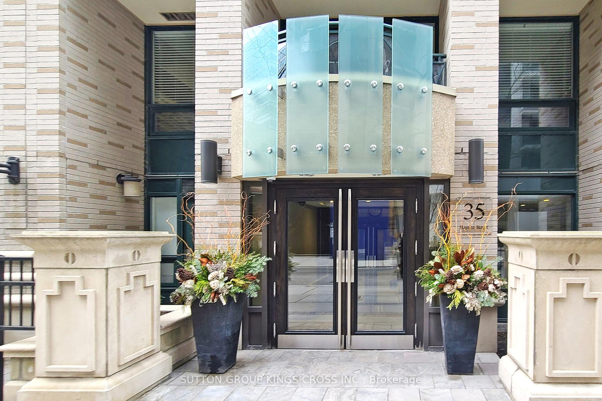 2 Bedrooms Condo at 35 Hayden, Toronto For sale