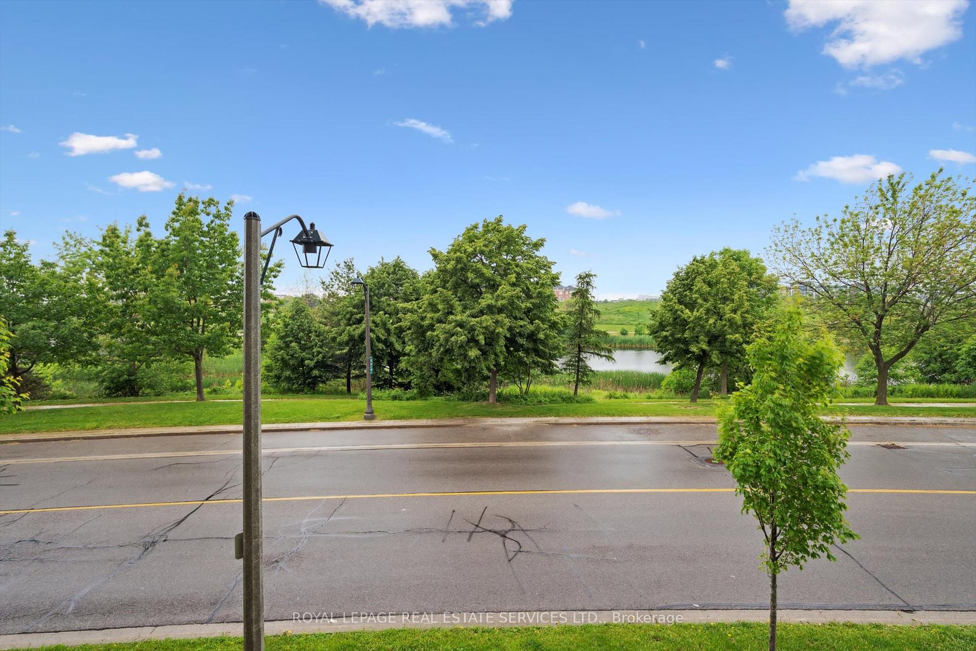 2 Bedrooms Condo at 2325 Central Park, Oakville For sale