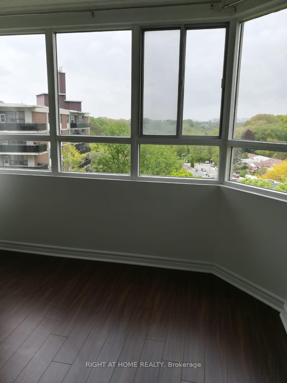 3 Bedrooms Condo at 4 Park Vista, Toronto For sale