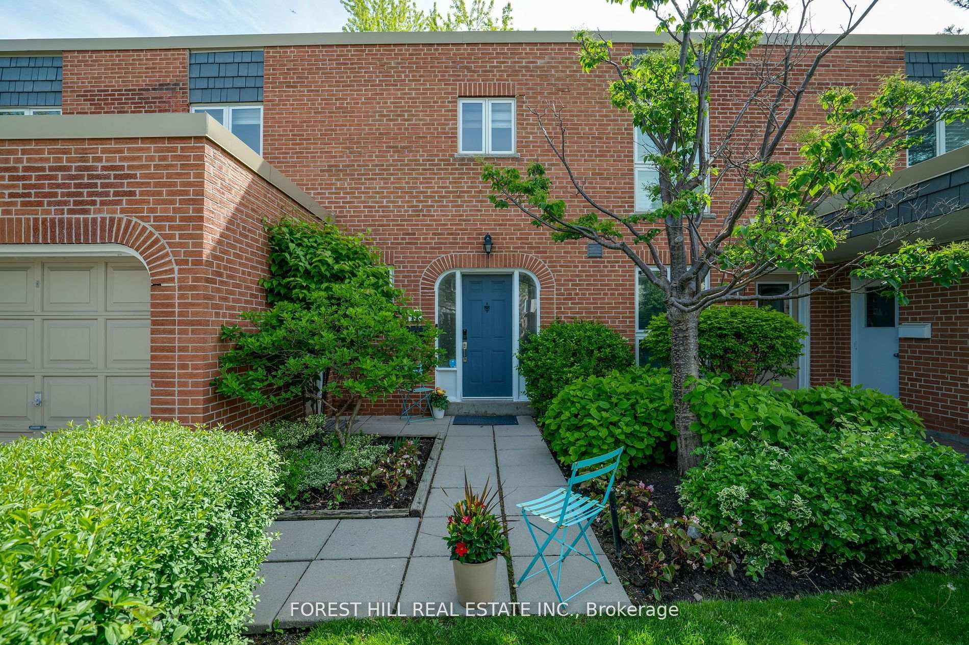 4 Bedrooms Condo at 11 Scenic Mill, Toronto For sale