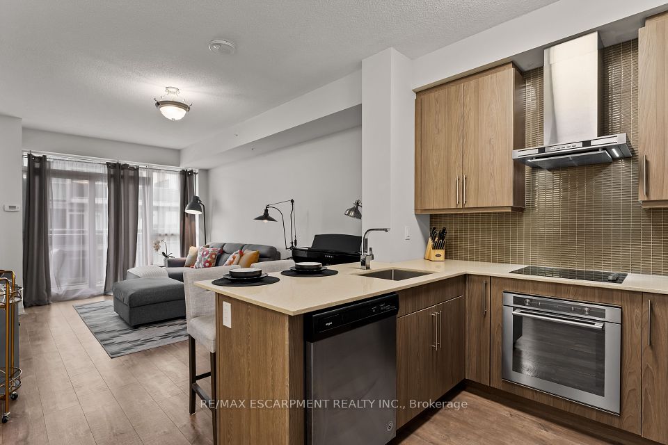 2081 Fairview