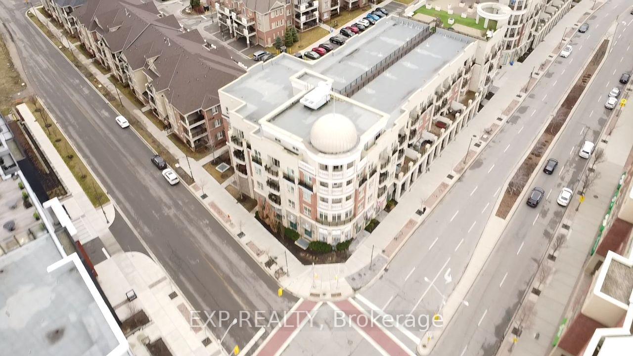 3 Bedrooms Condo at 216 Oak Park, Oakville For sale