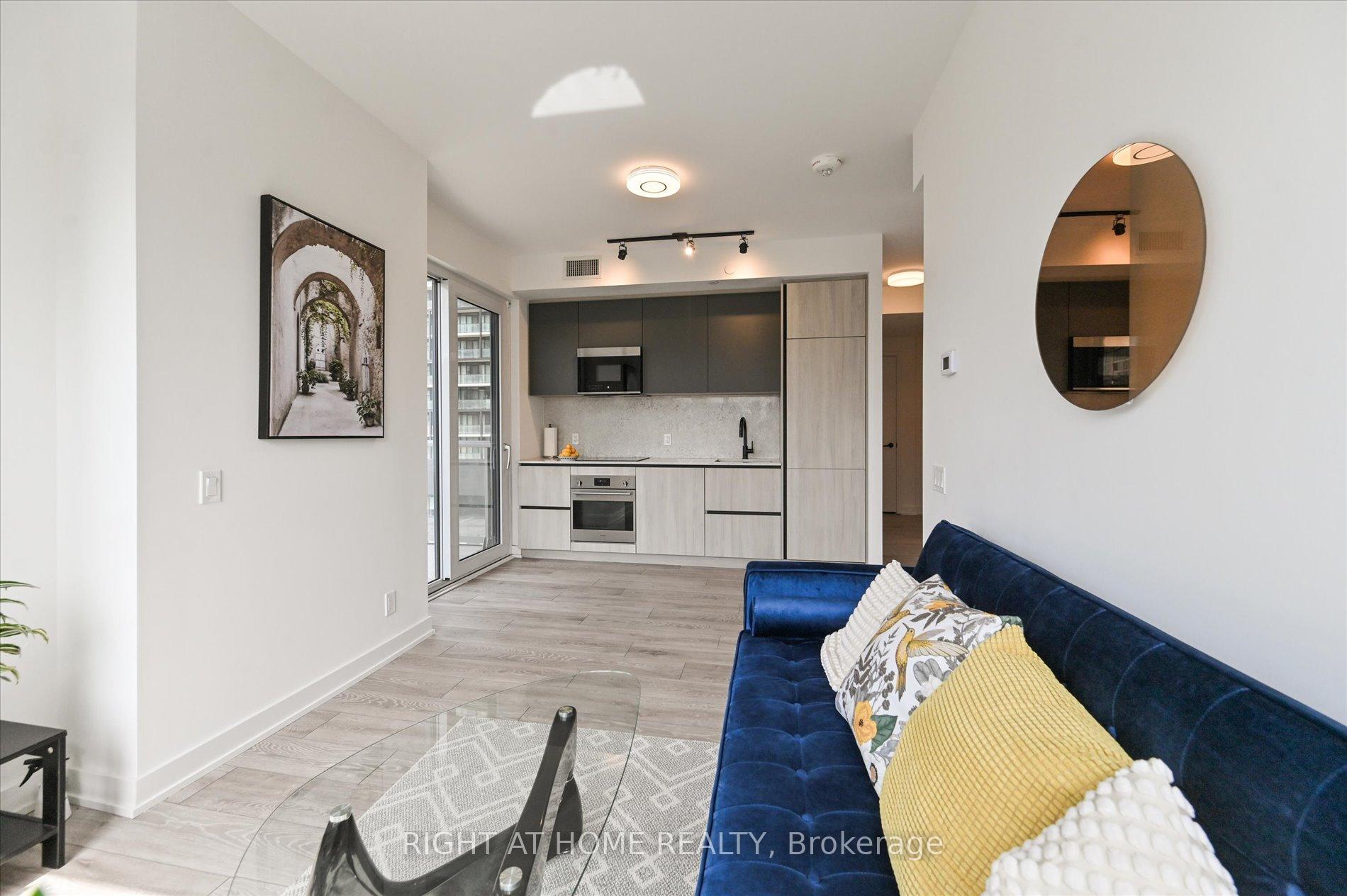 3 Bedrooms Condo at 108 Peter, Toronto For sale