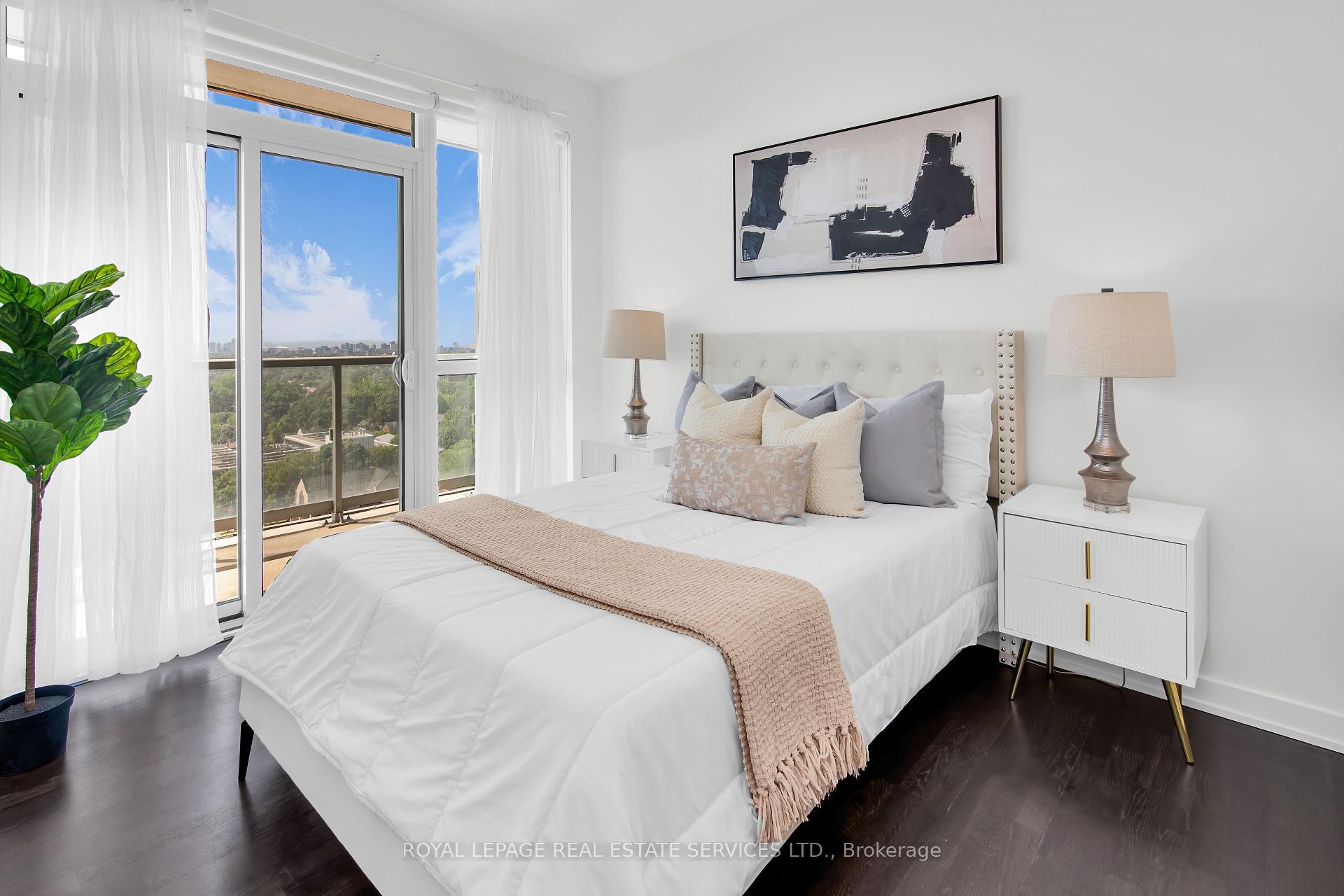 3 Bedrooms Condo at 501 St Clair, Toronto For sale