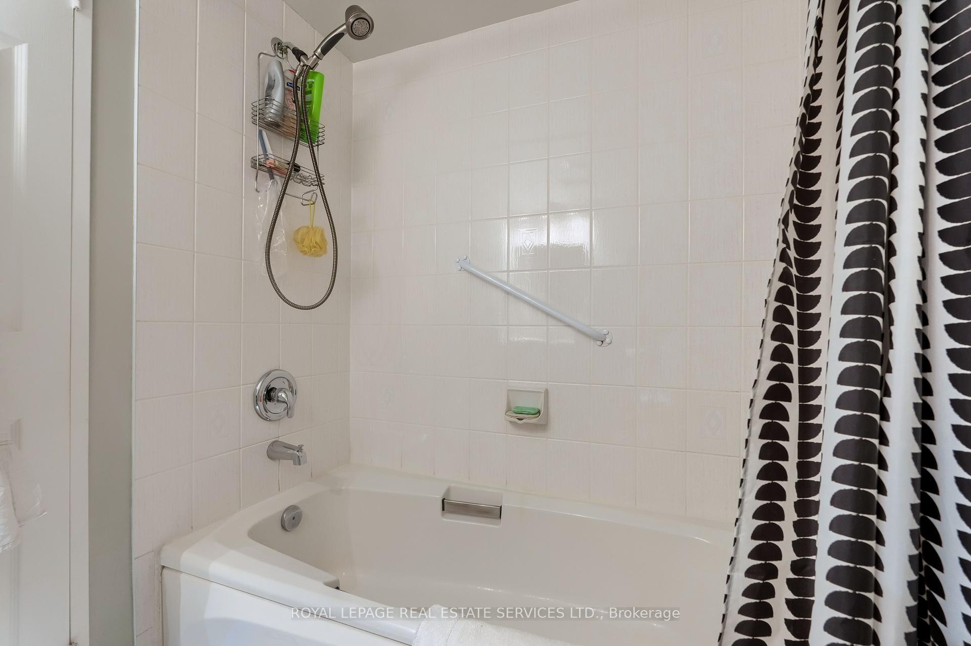 1 Bedroom Condo at 2155 Burnhamthorpe, Mississauga For sale