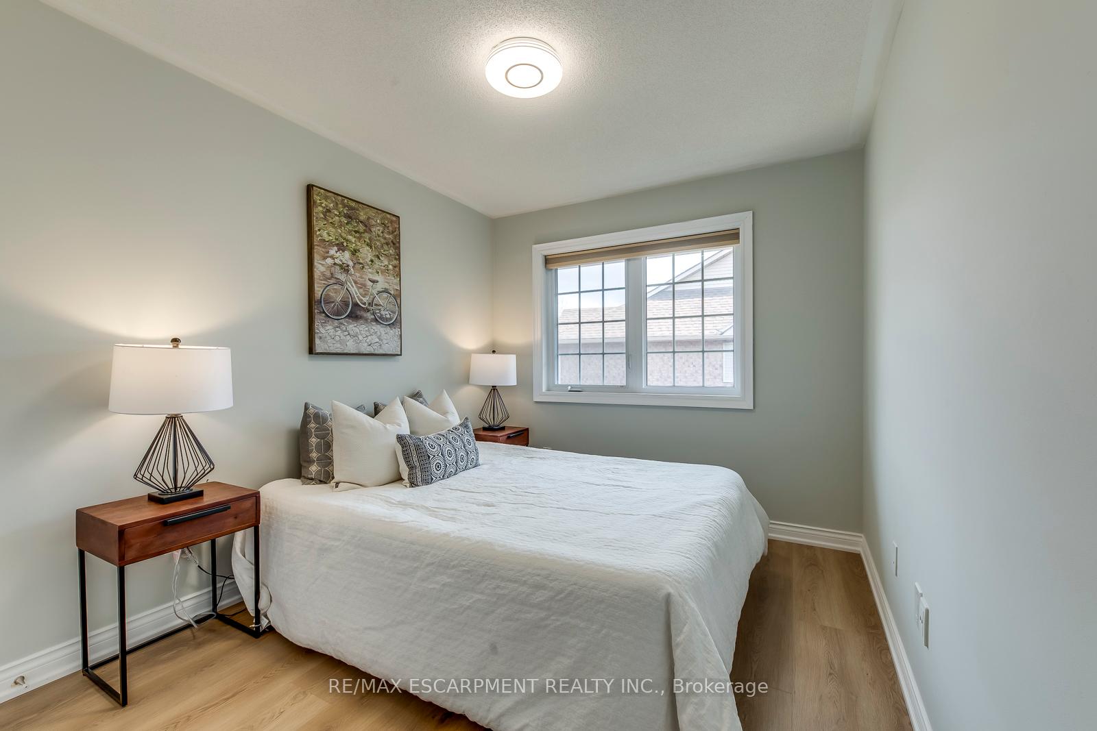 3 Bedrooms Condo at 2880 Headon Forest,  Burlington For sale