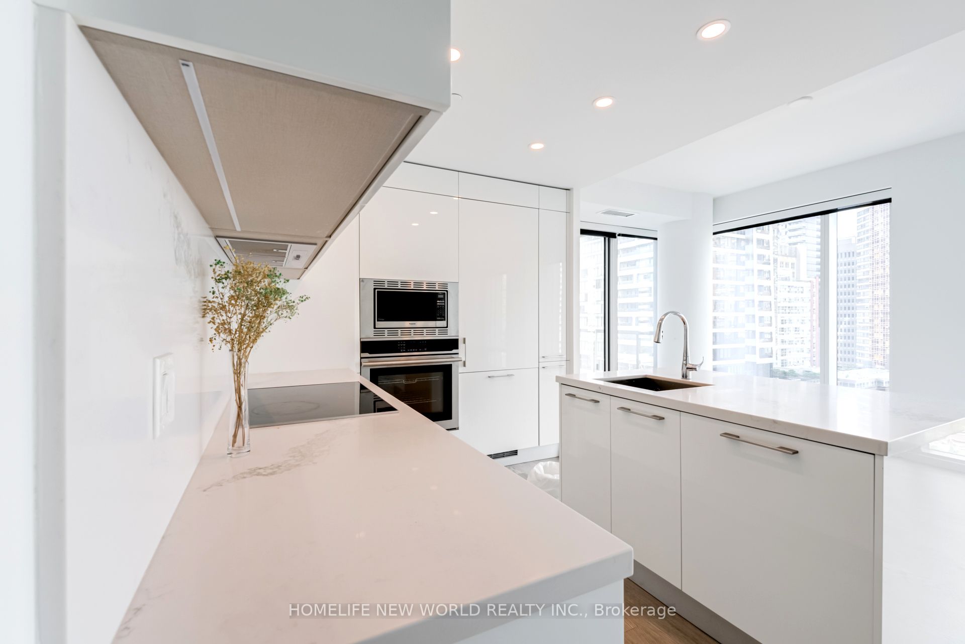 1 Gloucester Street, #915
