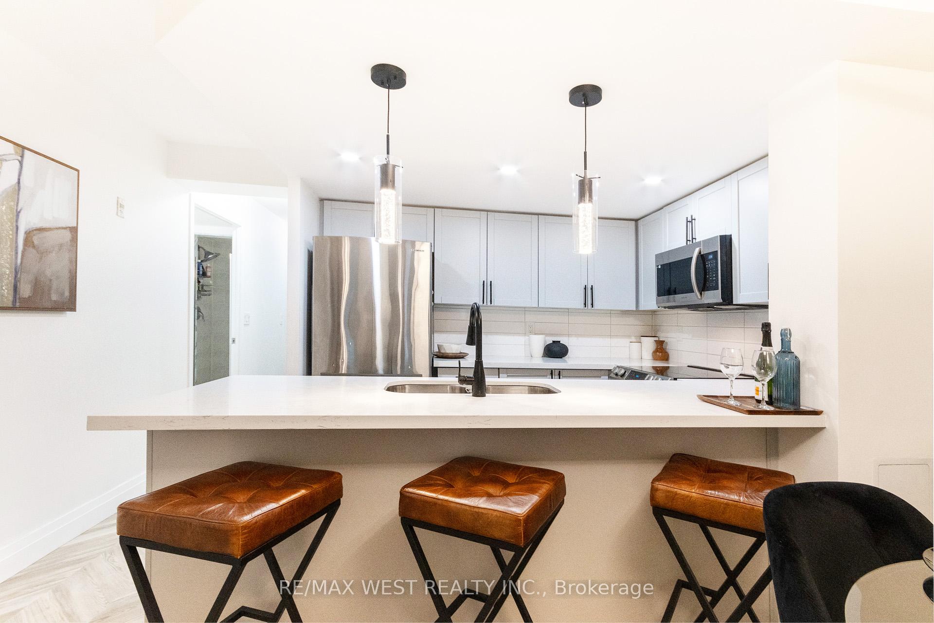 2 Bedrooms Condo at 330 Adelaide, Toronto For sale