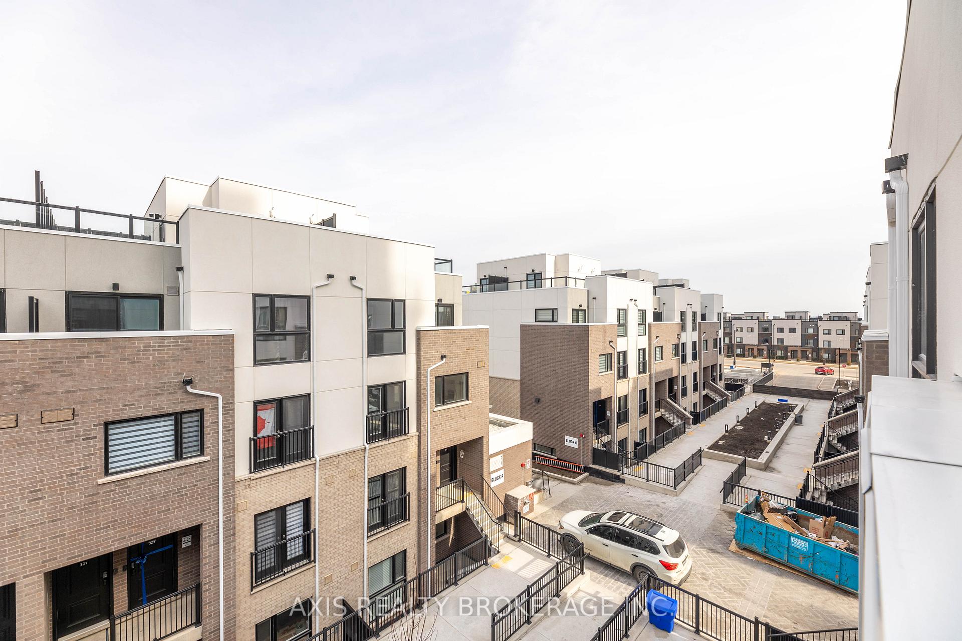 2 Bedrooms Condo at 349 Wheat Boom, Oakville For sale