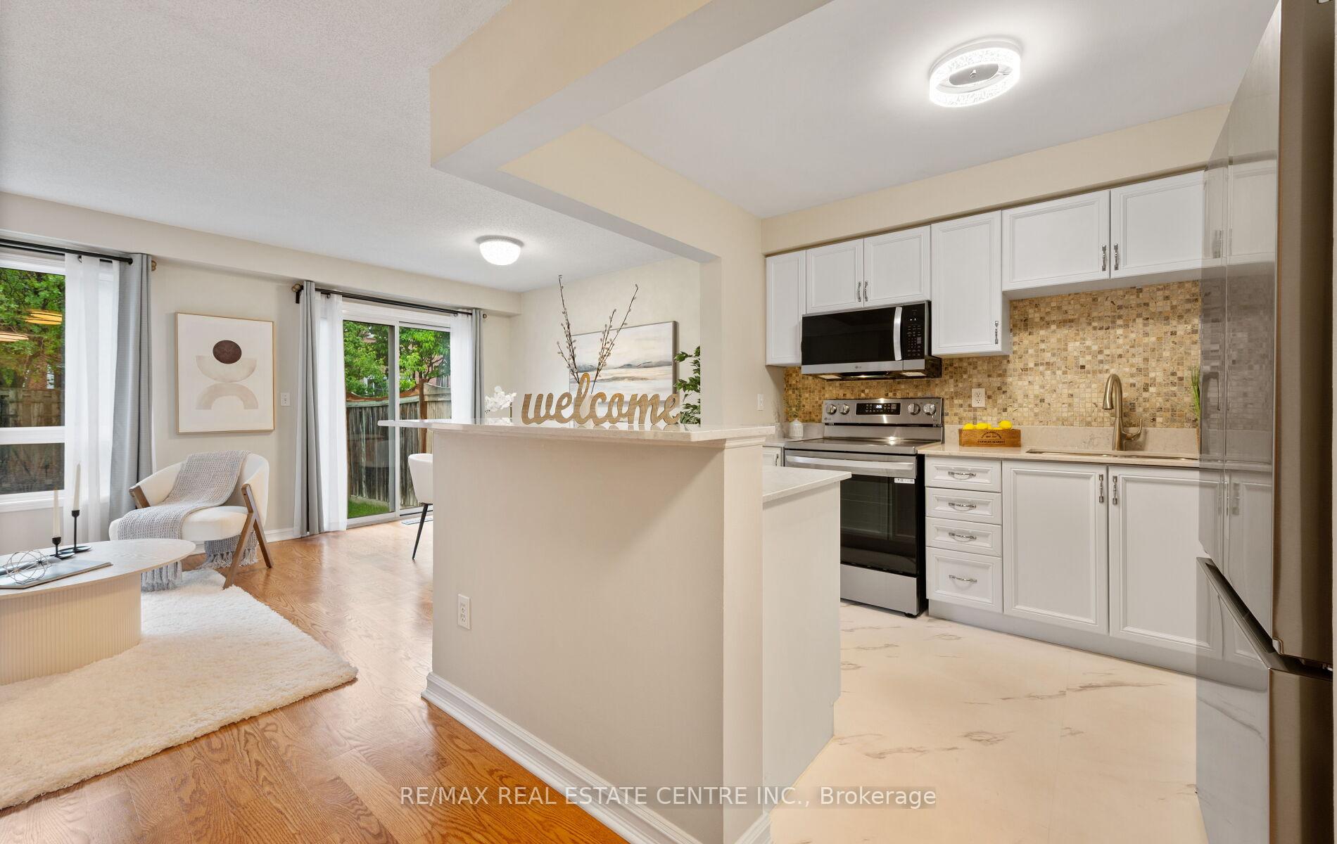 4 Bedrooms Condo at 5030 Heatherleigh, Mississauga For sale
