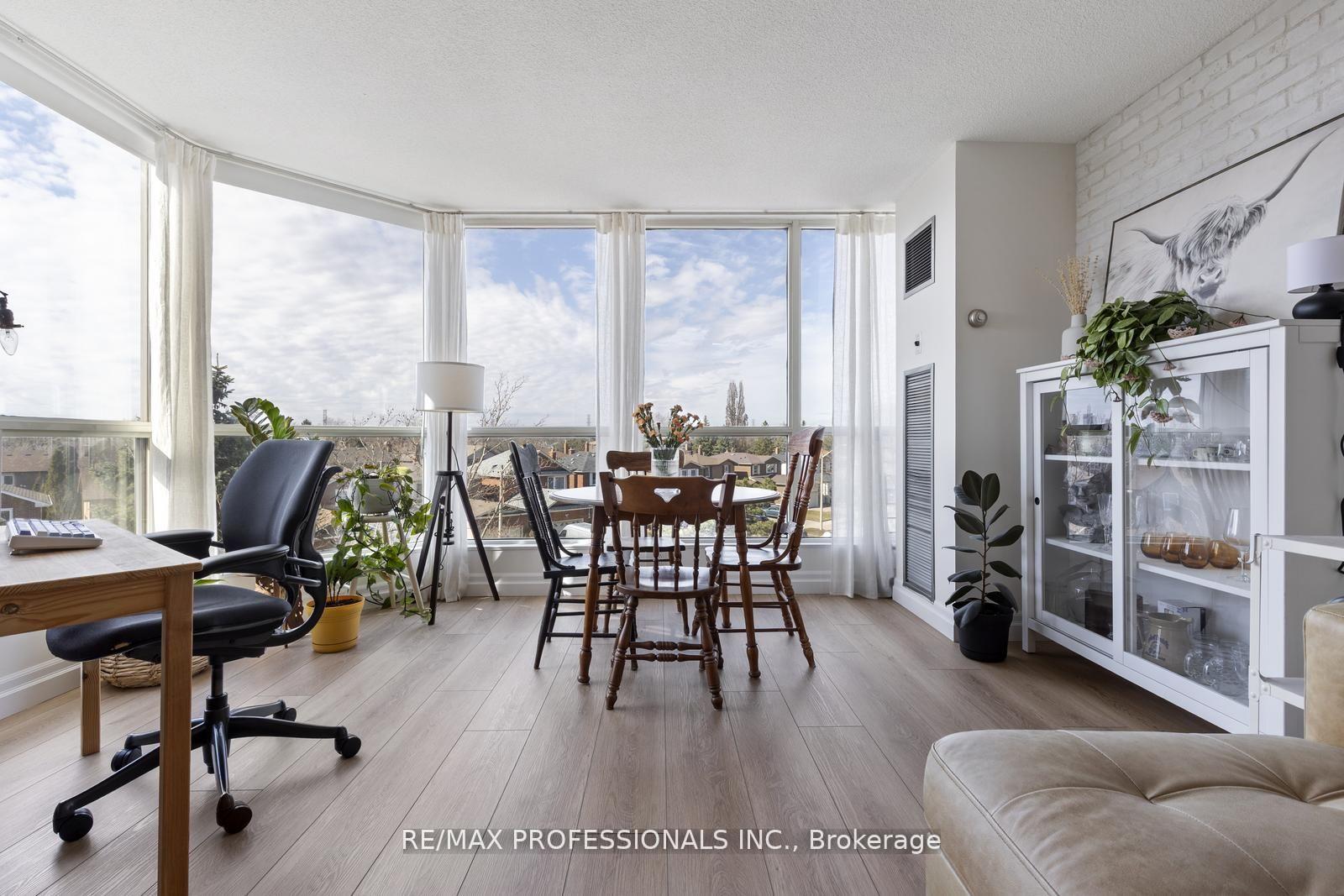 2 Bedrooms Condo at 1500 Grazia, Mississauga For sale