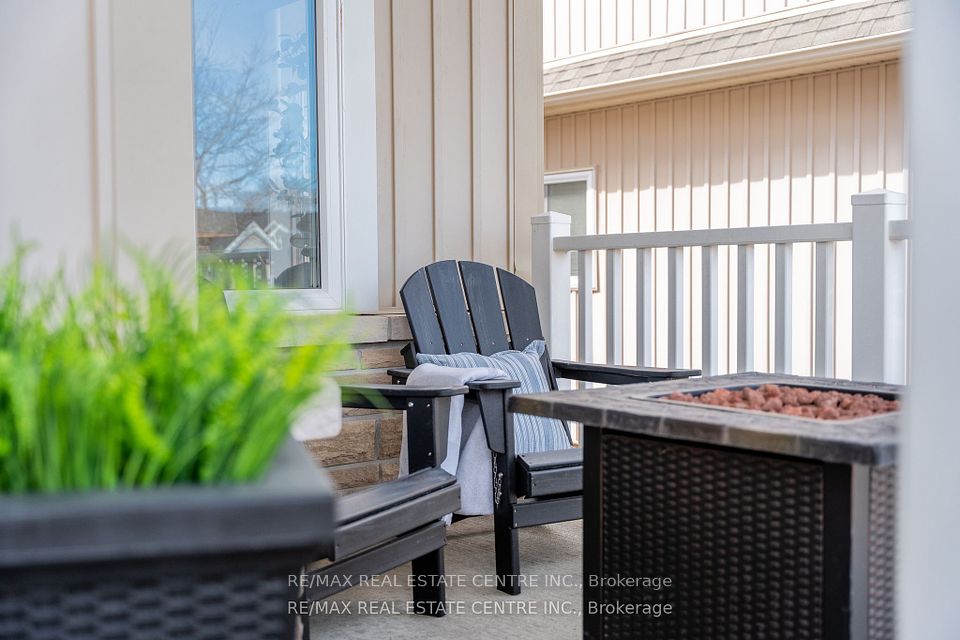 942 Greenwood Crescent ; MLS ID: X12159440