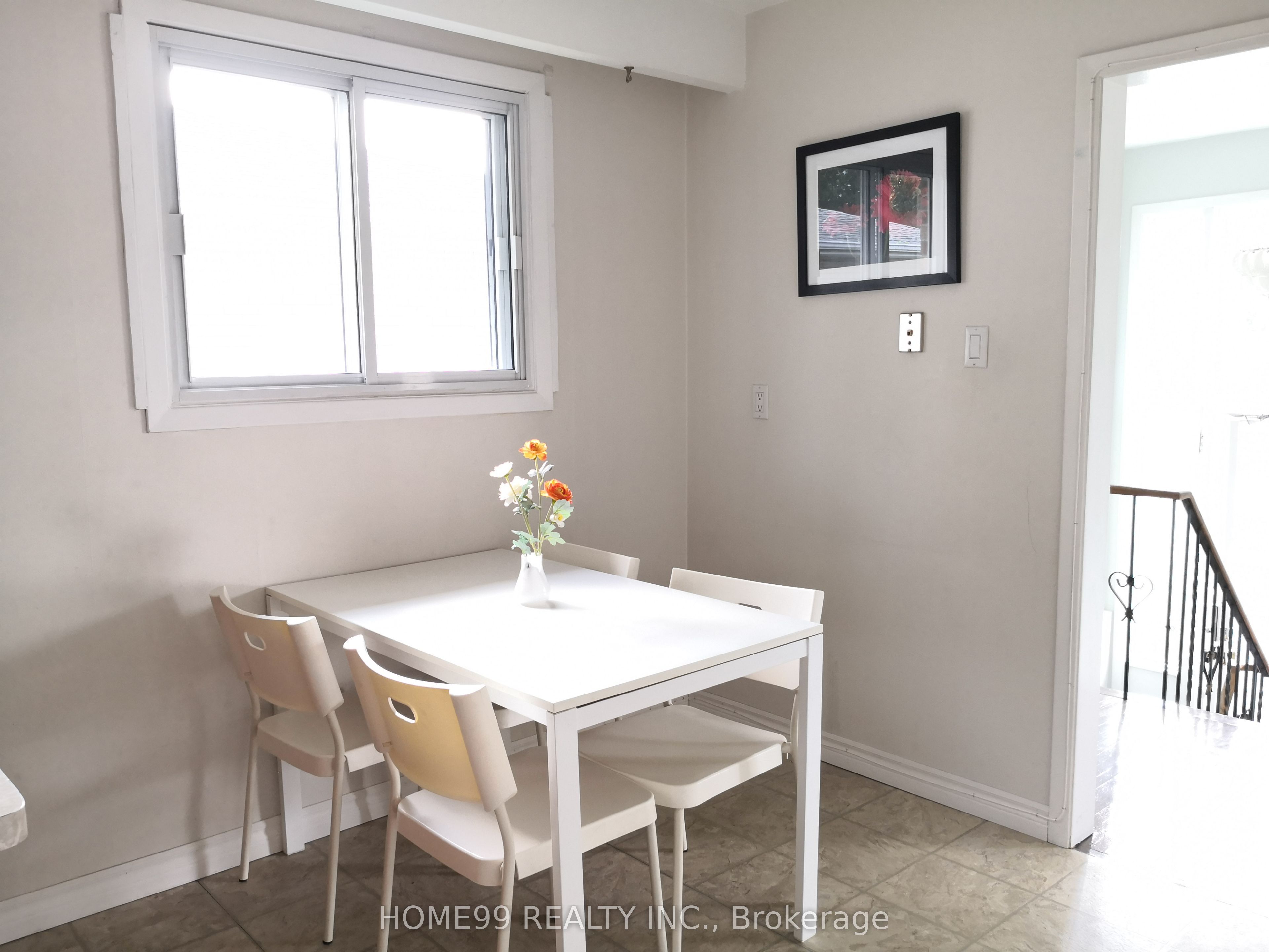 137 Pineway Boulevard, #upper,