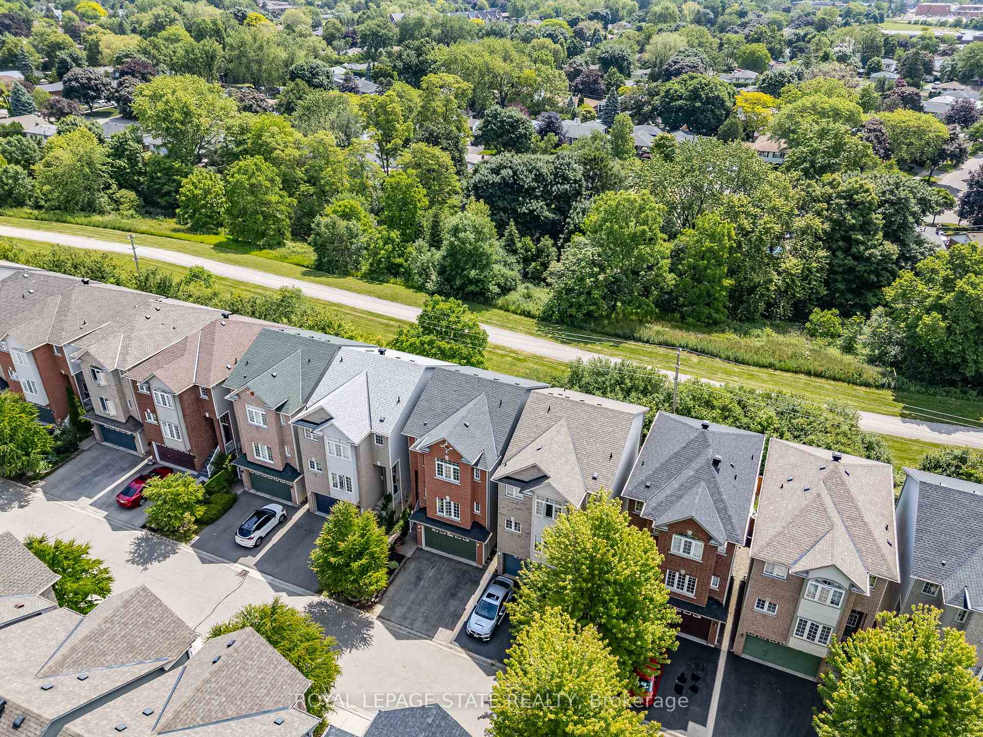 3 Bedrooms Condo at 5090 Fairview, Burlington For sale