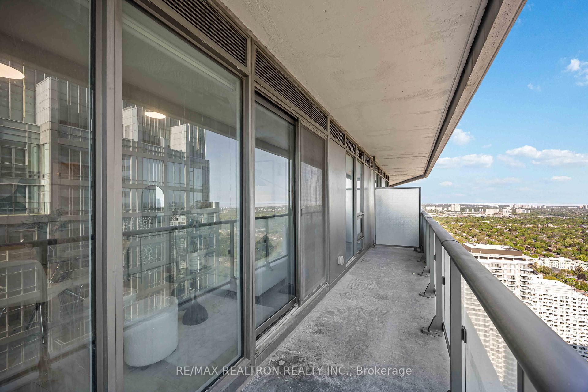 1 Bedroom Condo at 2221 Yonge, Toronto For sale