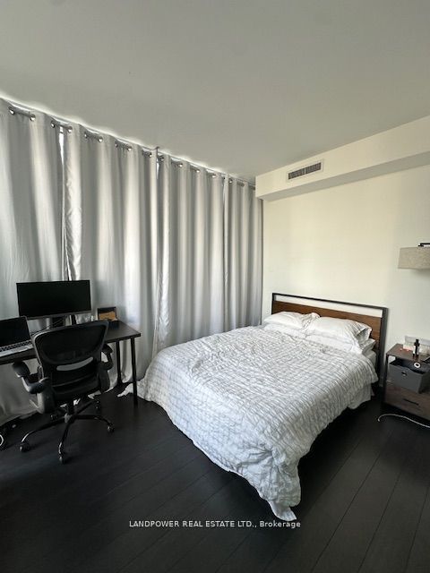 290 Adelaide Street W, #1810