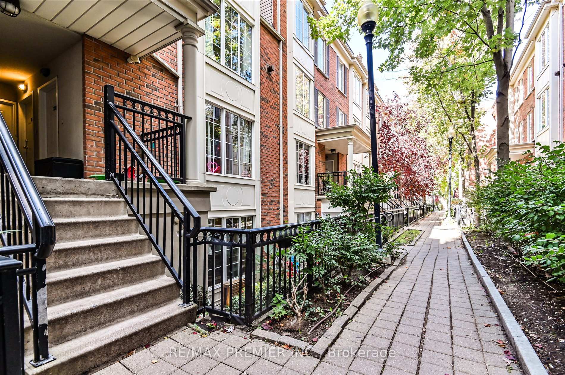 3 Bedrooms Condo at 3 Everson, Toronto For sale