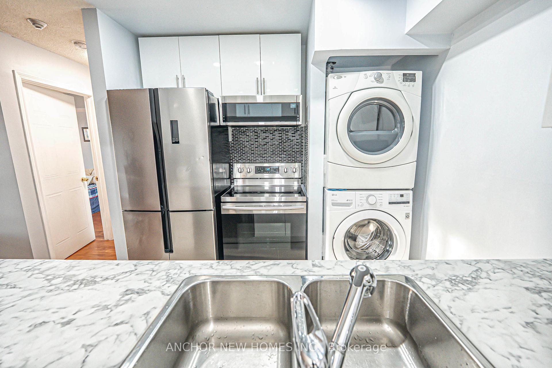 2 Bedrooms Condo at 65 Trailwood,  Mississauga For sale