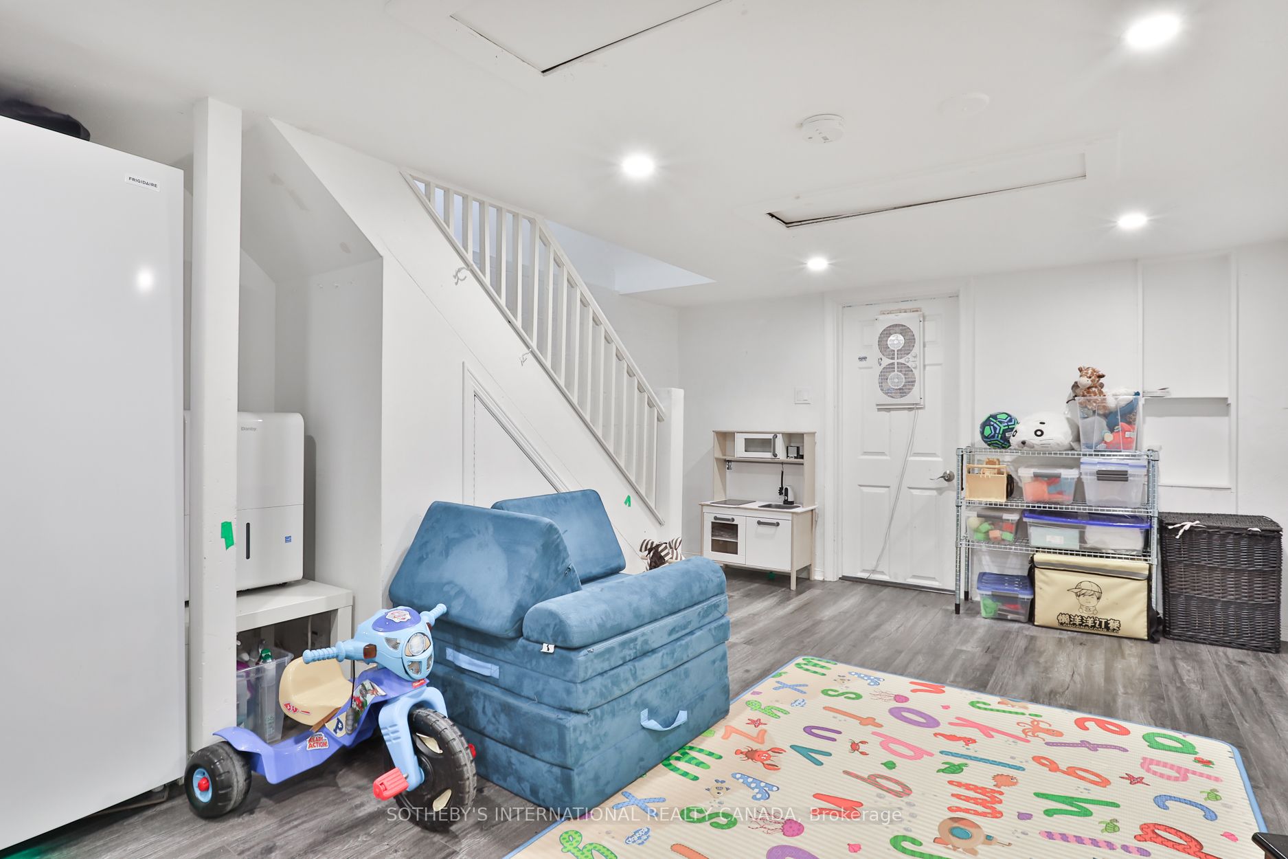 389 Arlington Avenue