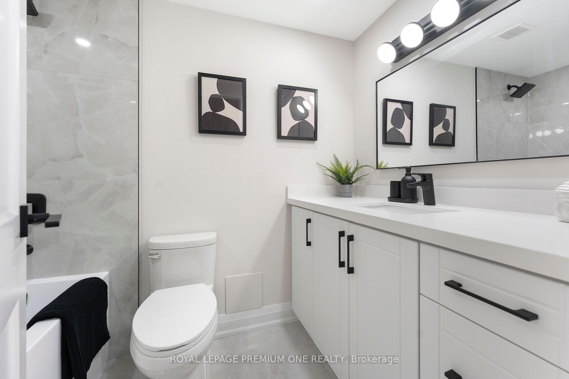 3 Bedrooms Condo at 60 Southport, Toronto For sale