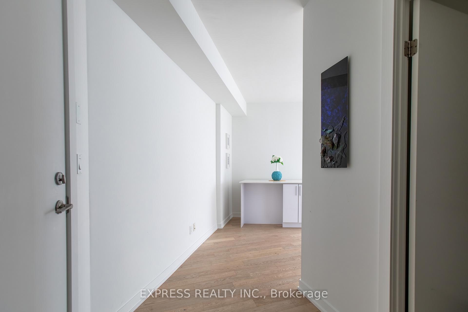 2 Bedrooms Condo at 20 Bruyeres, Toronto For sale