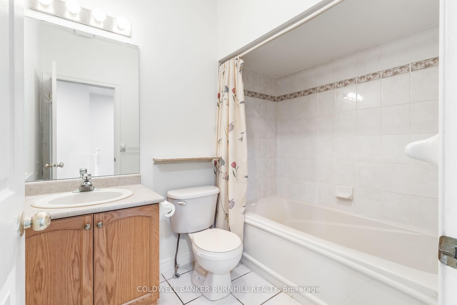 2 Bedrooms Condo at 56 Northern Breeze, Hamilton For sale