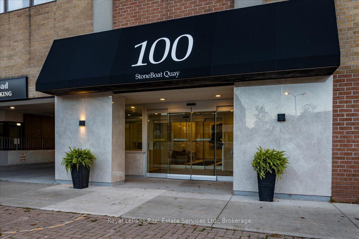 2 Bedrooms Condo at 100 Bronte, Oakville For sale