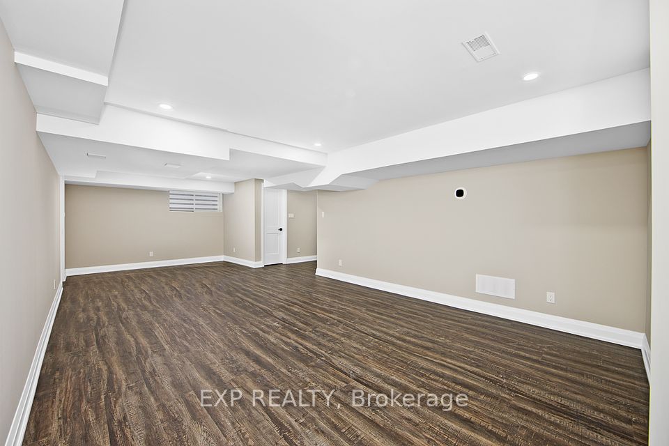 Non-staged great room