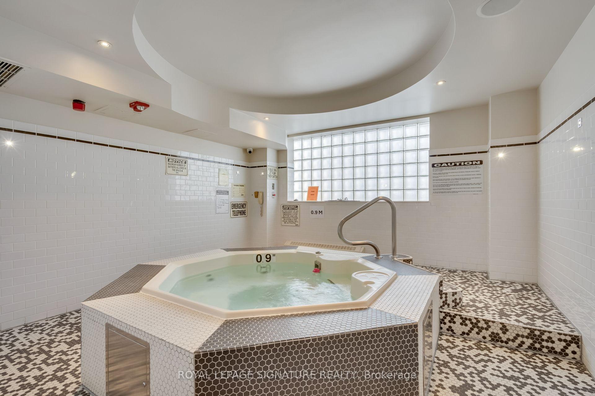 2 Bedrooms Condo at 323 Richmond, Toronto For sale