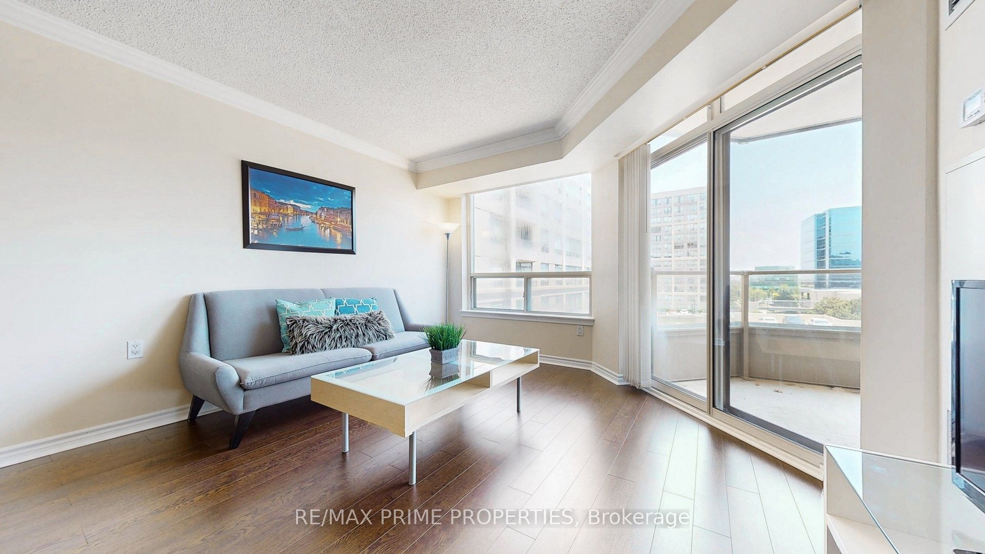 9015 Leslie Street, #301