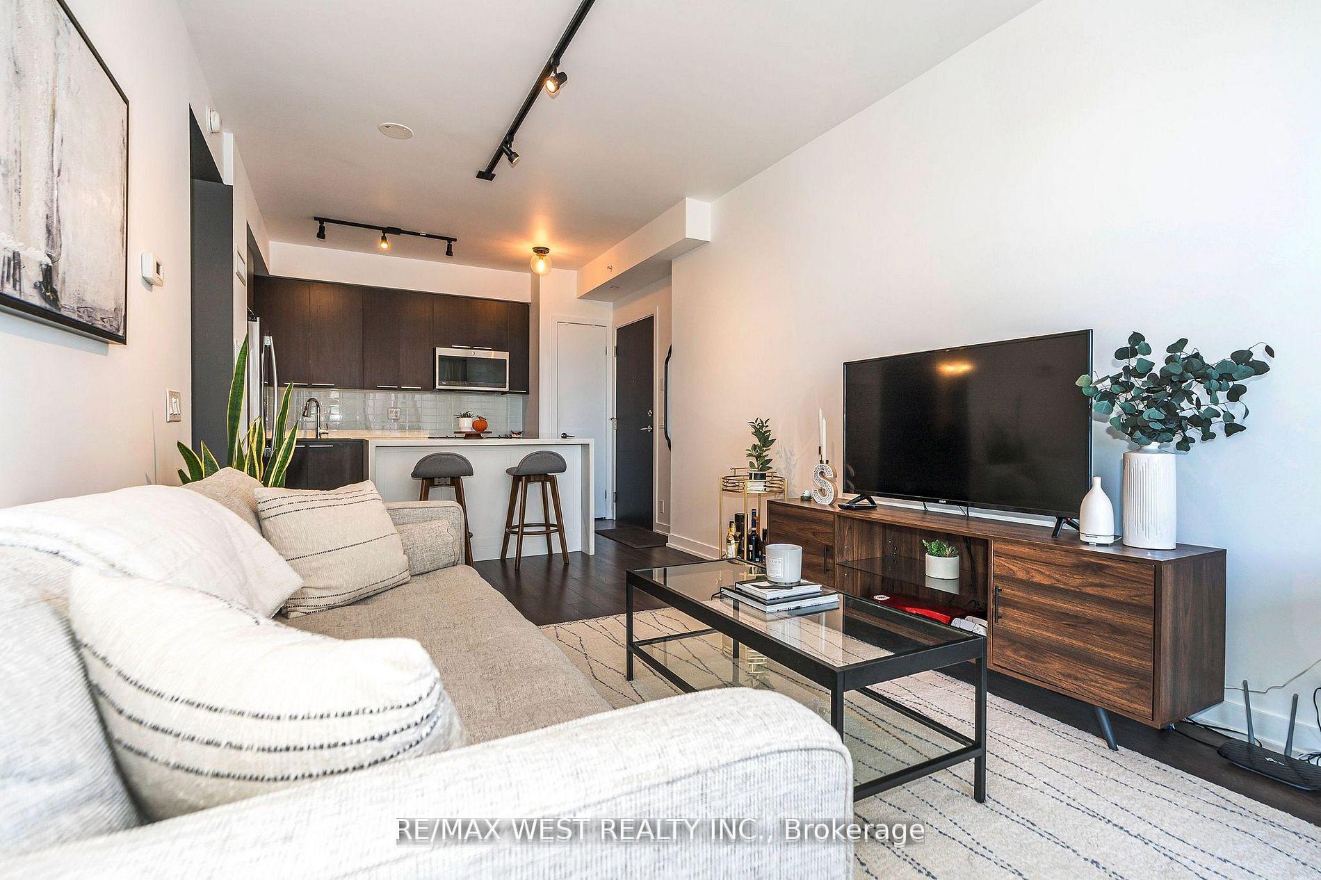 1 Bedroom Condo at 10 Park Lawn, Toronto For sale