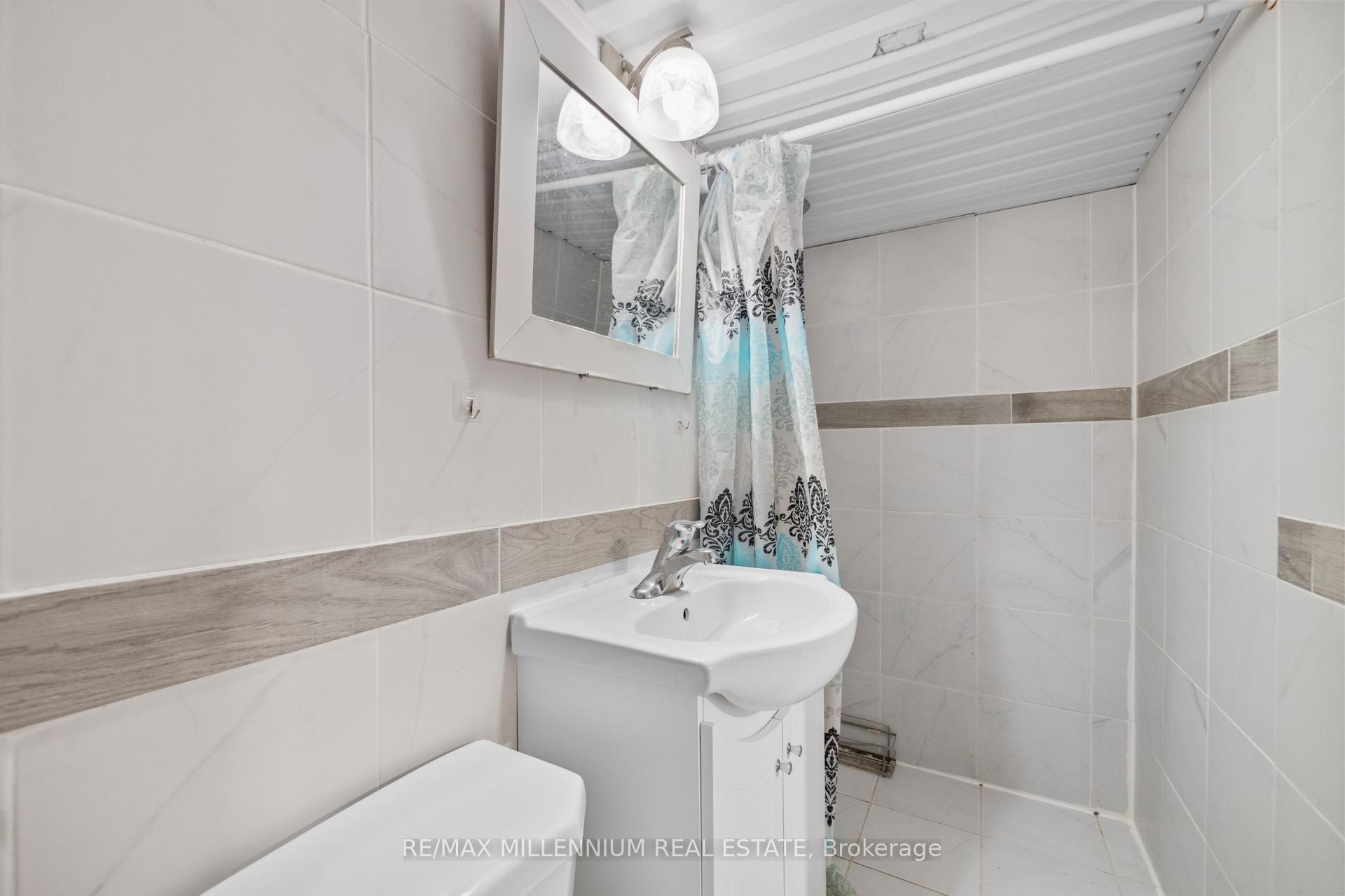 4 Bedrooms Condo at 3339 Council Ring, Mississauga For sale